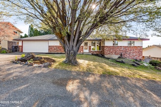607 N 53rd Ave, Yakima, WA 98908