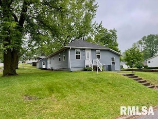 1203 13th Ave S, Clinton, IA 52732