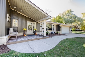 N28W26587 Miami Dr, Pewaukee, WI 53072