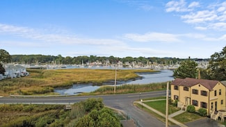 30 Kinloch St, Milford, CT 06460