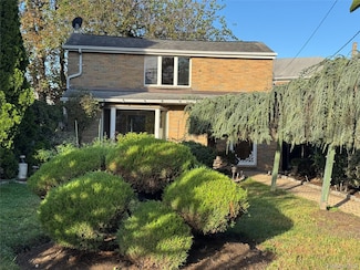 17-02 Clintonville St, Flushing, NY 11357