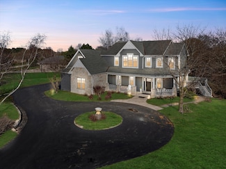 W383N6610 Deer Creek Ct, Oconomowoc, WI 53066