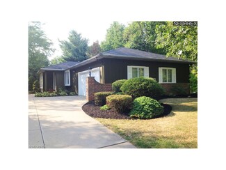 996 Perry Dr, Akron, OH 44313