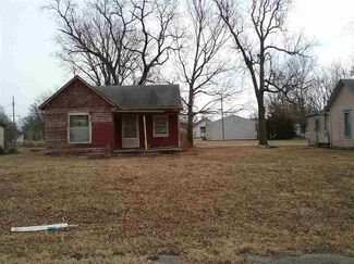 412 S Valley St, Eureka, KS 67045