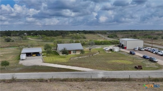 27 Stehle Rd, Victoria, TX 77905