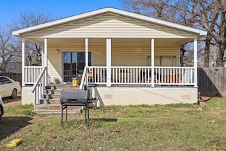 204 N Wickham St, Alvord, TX 76225