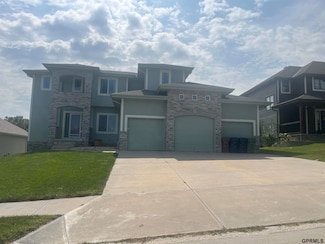 4723 Ponderosa Dr, Papillion, NE 68133