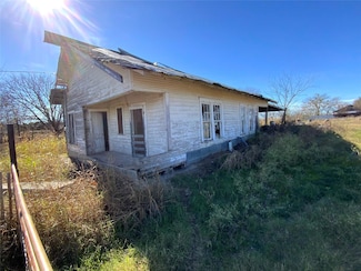 1008 E Highland Ave, Comanche, TX 76442