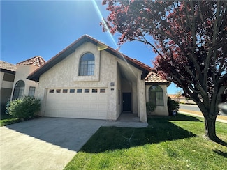 19229 Pine Way, Apple Valley, CA 92308
