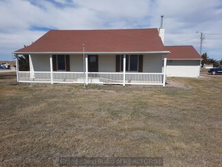 860 W Giltner Rd, Doniphan, NE 68832