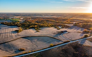 2060 Umbrella Ave, Thayer, IA 50254