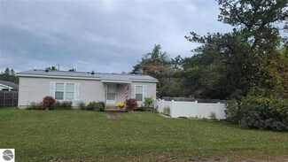 518 S Walnut St, Kalkaska, MI 49646
