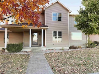 537 Richmond Dr, Chatham, IL 62629