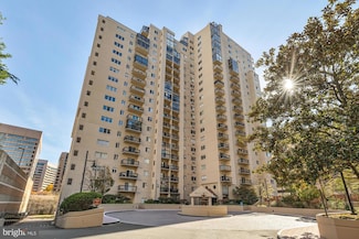 1211 S Eads St Unit 604, Arlington, VA 22202