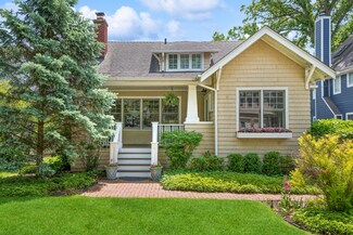 888 Cherry St, Winnetka, IL 60093