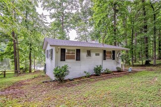 15 Lakeside Dr, Columbia, VA 23038