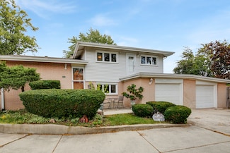 2521 Gayle Ct, Glenview, IL 60025