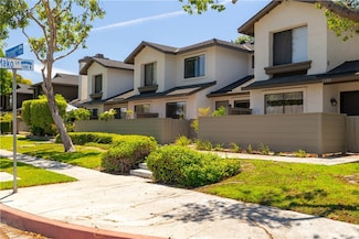 1302 N Mako Ln Unit 2, Anaheim, CA 92801