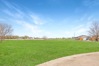 114 Fox Run Ct, Leroy, IL 61752