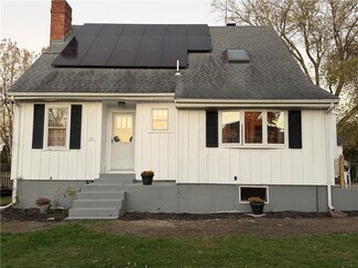 17 Underwood Ln, Middletown, RI 02842