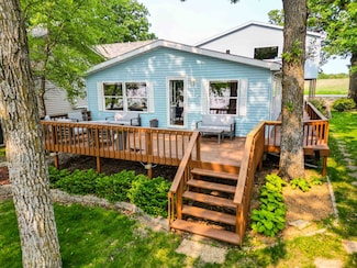 490 252nd Ave, Spirit Lake, IA 51360