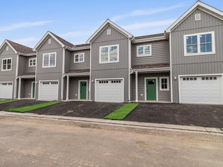 W194N16740 Eagle Dr Unit 3, Jackson, WI 53037