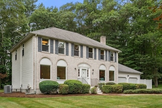 67 Flanagan Dr, Framingham, MA 01701