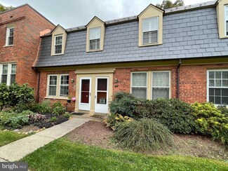 1021 S Barton St Unit 119, Arlington, VA 22204