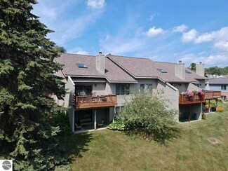 719 N Apple Tree Dr Unit 14, Suttons Bay, MI 49682