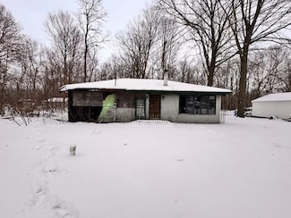 7943 N Hickory Ln, New Carlisle, IN 46552