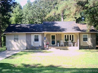 406 Mundy St, Maxton, NC 28364
