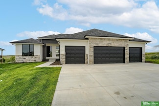5717 N 195th St, Elkhorn, NE 68022