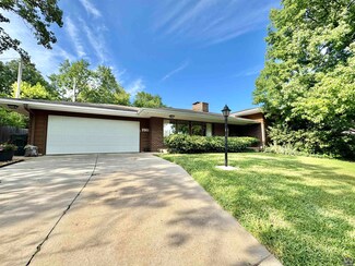 1911 SW 27th St, Topeka, KS 66611