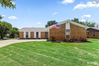 1320 Amherst St, Burkburnett, TX 76354