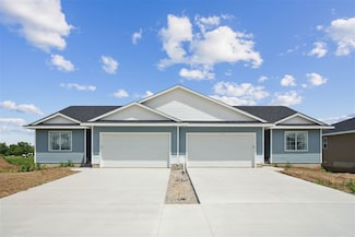 922 Juneberry Dr, Palo, IA 52324
