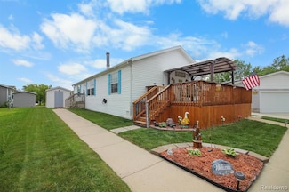 24321 Kingston Cir, Flat Rock, MI 48134