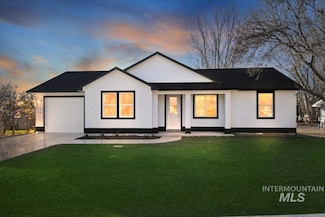 114 3rd St, Middleton, ID 83644