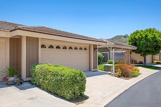 8533 Circle r Valley Ln, Escondido, CA 92026