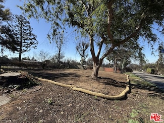 516 E Las Flores Dr, Altadena, CA 91001