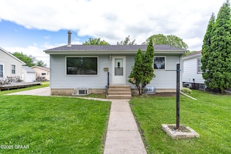 1710 9th Ave N, Grand Forks, ND 58203