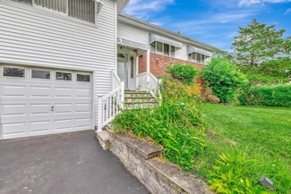 399 Hubbs Ave, Hauppauge, NY 11788