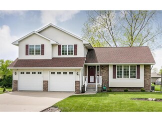 635 Grand Ct, Robins, IA 52328