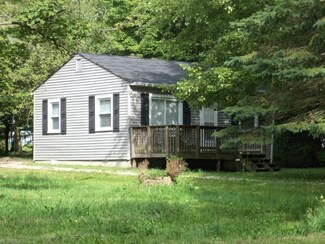 5218 Lakeview Dr, Andover, OH 44003