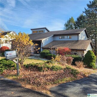 8216 Peach Ln, Fogelsville, PA 18051