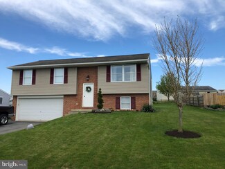 29 Village Dr, Newmanstown, PA 17073