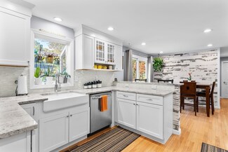83 Dolar Davis Rd, Centerville, MA 02632