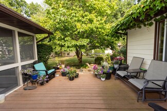 535 Locust St, Chaska, MN 55318