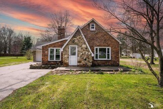 8303 Summerfield Rd, Lambertville, MI 48144