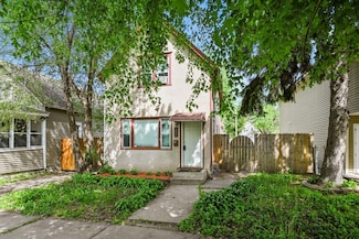 1242 Woodbridge St, Saint Paul, MN 55117