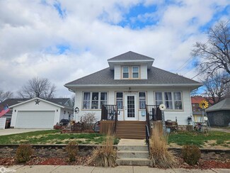 318 W 9th St, Carroll, IA 51401
